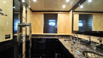 Super yacht Rush - bathroom
